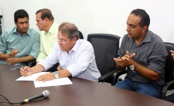 Walace Guimarães assegura que não houve reajuste e lembra que alíquota é a mesma: 0,1% para o predial e 1% para o terri
