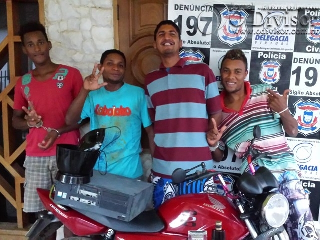 Já na Delegacia os envolvidos fizeram pose para foto em total deboche com as autoridades talvez com a certeza de que fic