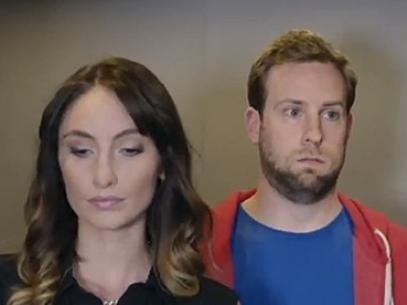 Vdeo mostra homem que supostamente ejacula dentro de elevador com mulher
