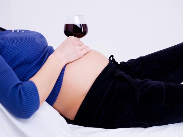 Pediatras dizem que pelo menos 1% dos bebs nascidos na Inglaterra sofrem problemas comportamentais ou de desenvolvimento devido  exposio ao lcool