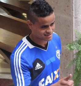 Everton se diz emocionado com evoluo do irmo na base do Internacional