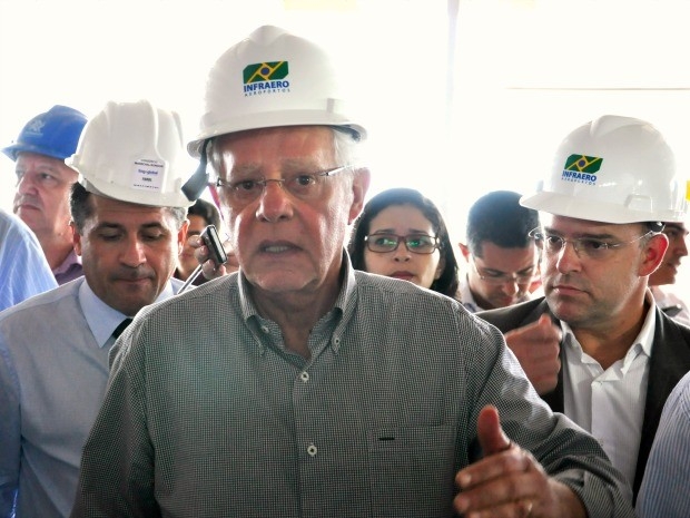 Ministro Moreira Franco, da Secretaria da Aviação Civil, criticou atrasos nas obras do Aeroporto Marechal Rondon em janeiro; nova visita está programada para esta segunda-feira (24).