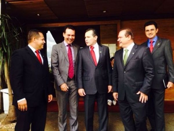 Ludio Cabral com Silval Barbosa e os deputados federais Wellington Fagundes e Valtenir Pereira, na semana passada, em Brasília