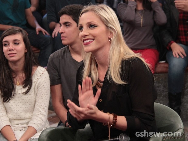 ​Fernanda Colombo participa do programa Altas Horas deste sbado