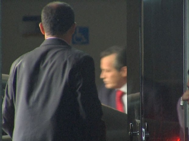 Governador Silval Barbosa deixou a sede da Polcia Federal aps pagar fiana