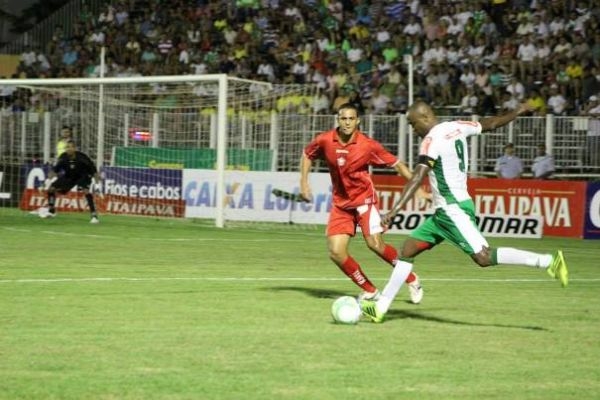 Atacante Reinaldo est  disposio do tcnico e poder ser escalado para o jogo de hoje  noite