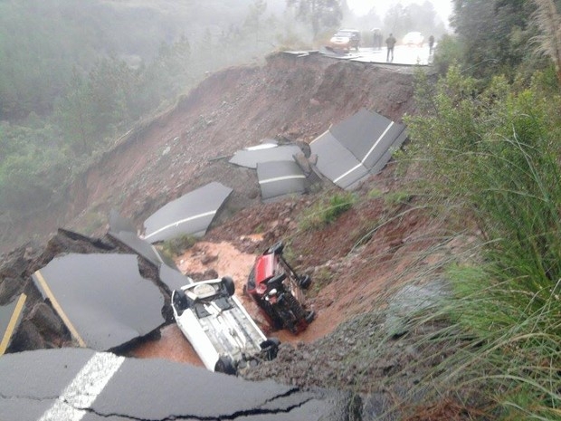 Boakoski dirigia o carro branco que aparece na foto