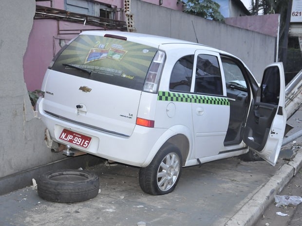 ​Taxista sofreu corte na testa e confessou que dormiu ao volante
