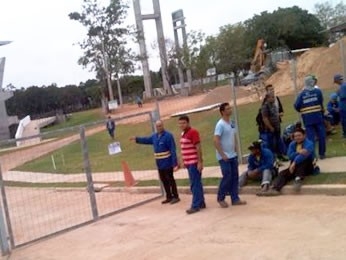 Funcionrios paralisam atividades no COT em Cuiab