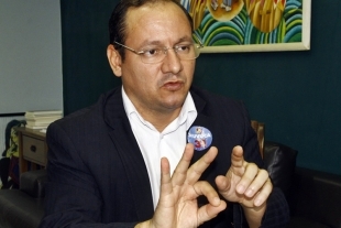 O candidato Muvuca est probido de se aproximar de Pedro Taques