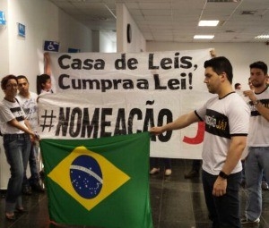 Aprovados fizeram manifestao na ALMT.